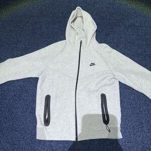 Grey Nike Tech Size Large Slightly Used Great Condition